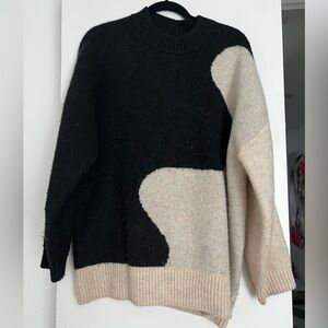 WOMENS BLACK/CREME SWEATER MEDIUM